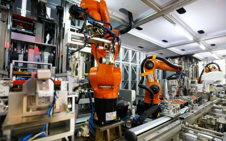 ST电机驱动芯片:让工业机器人更灵活协作的